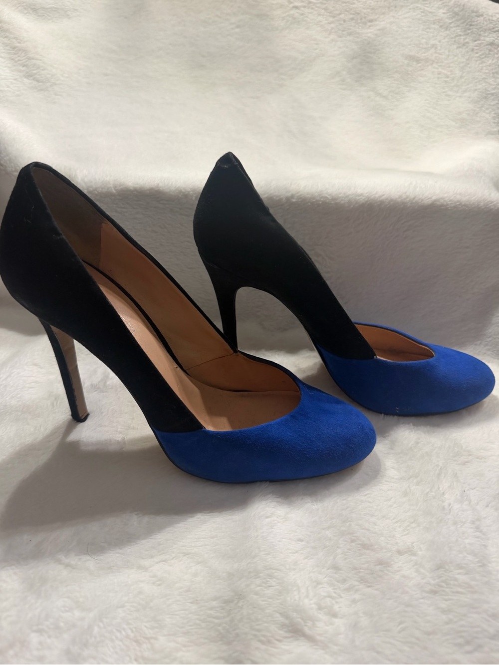 BCBGeneration Blue Black Colorblock Suede Pumps size 8.5